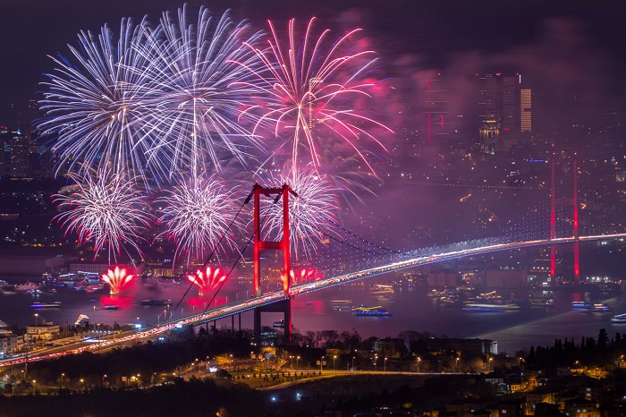 Trình diễn pháo hoa mừng năm mới ở Istanbul - Đón giao thừa ở Istanbul