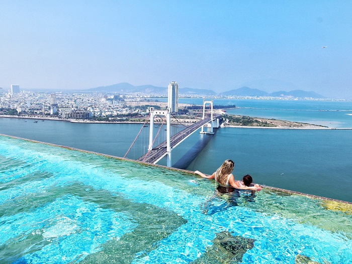 Golden Bay - hồ bơi vô cực ở Đà Nẵng “siêu sang chảnh”