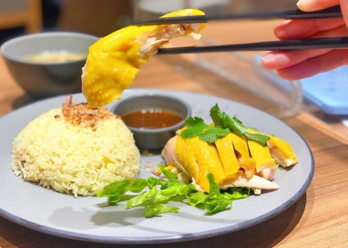 Cơm gà Singapore là món ăn nổi tiếng ở châu Á 