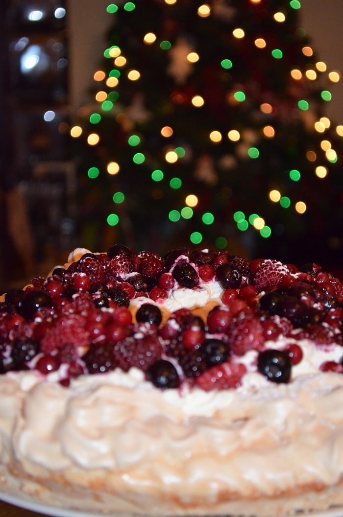 Bánh pavlova là món tráng miệng trong lễ Giáng sinh ở New Zealand