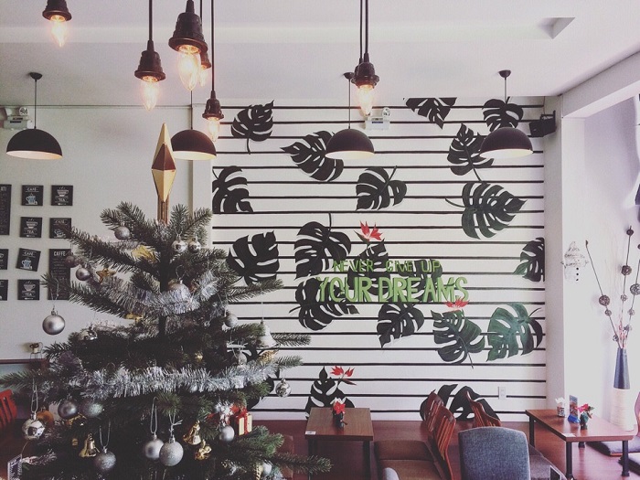 quán cafe trang trí Giáng sinh ở Cần Thơ - Lucia - Snow Ice