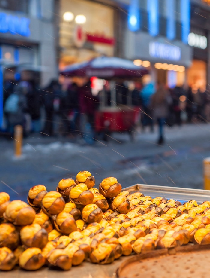 Ăn thử hạt dẻ nướng trong đêm giao thừa Đón giao thừa ở Istanbul