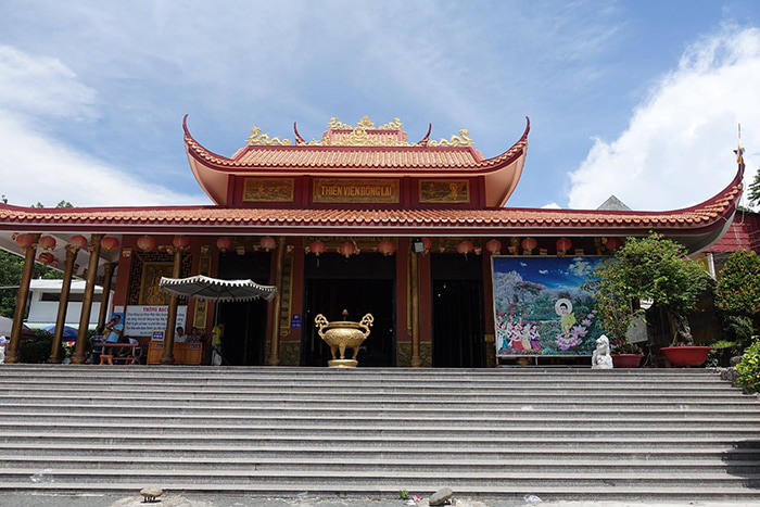 Ghé thăm chùa bánh xèo  - Thiền Viện Đông Lai