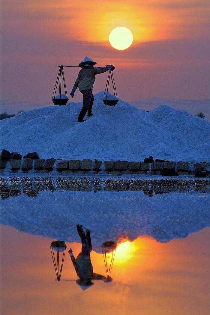 The right time to explore Hon Khoi salt fields in Nha Trang 