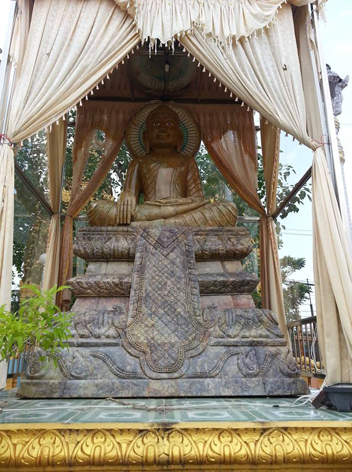 Chùa Khmer Xẻo Me - Tượng Phật trong chùa