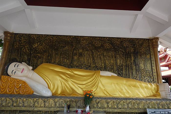 Ghé thăm chùa bánh xèo  - Tượng Phật nằm