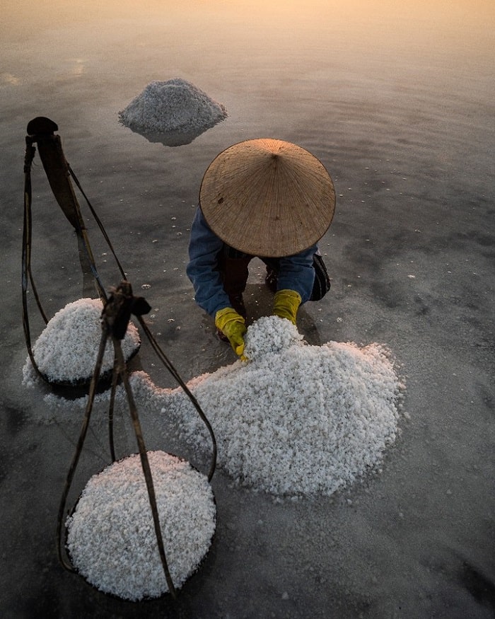 Impressive simple beauty in Hon Khoi salt field in Nha Trang 