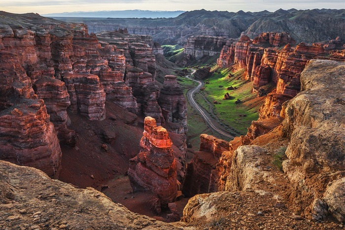 Hẻm núi Charyn Canyon là một địa điểm du lịch Kazakhstan