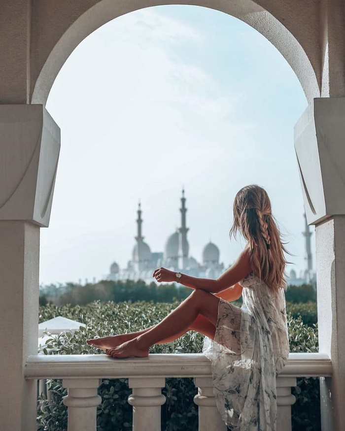 Tầm nhìn từ phòng khách sạn ra nhà thờ Hồi giáo - khu nghỉ dưỡng sang trọng ở Abu Dhabi