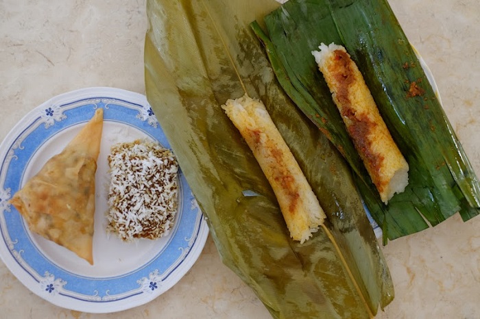 Ăn Pulut panggang khi đến thị trấn Tutong Brunei 