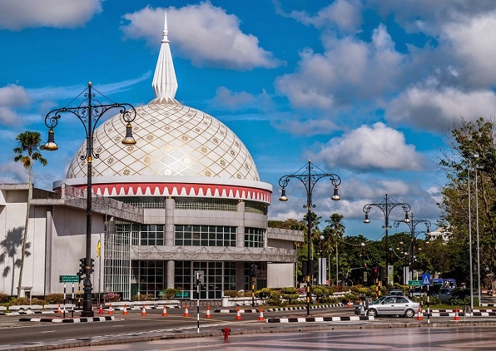 Bảo tàng Vương giả Hoàng gia là điểm tham gần nhà thờ Hồi giáo Ash Shaliheen