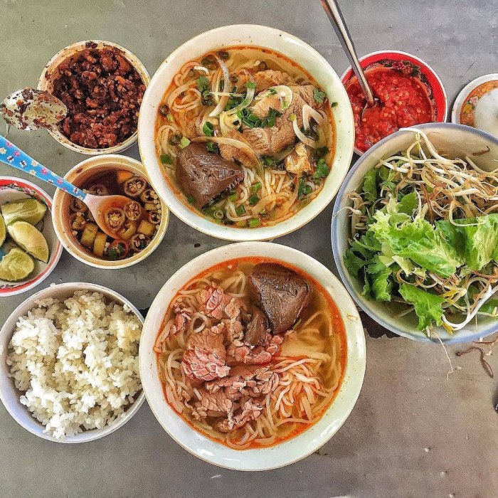 bún cơm nguội là món ăn mùa mưa ở Huế được ưa thích 