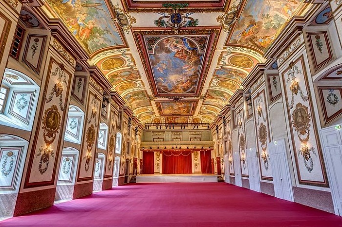 Cung điện Esterhazy là công trình ấn tượng của Áo