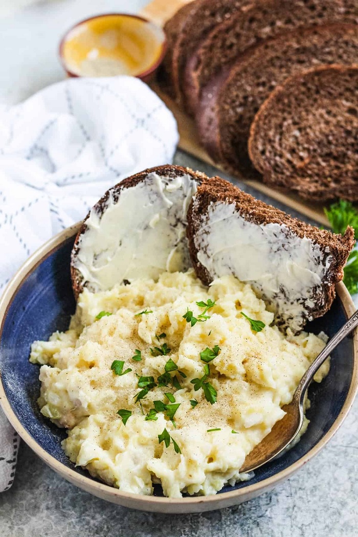 Cá hầm bánh mì lúa mạch đen - Món ngon truyền thống mỗi ngày trong ẩm thực Iceland