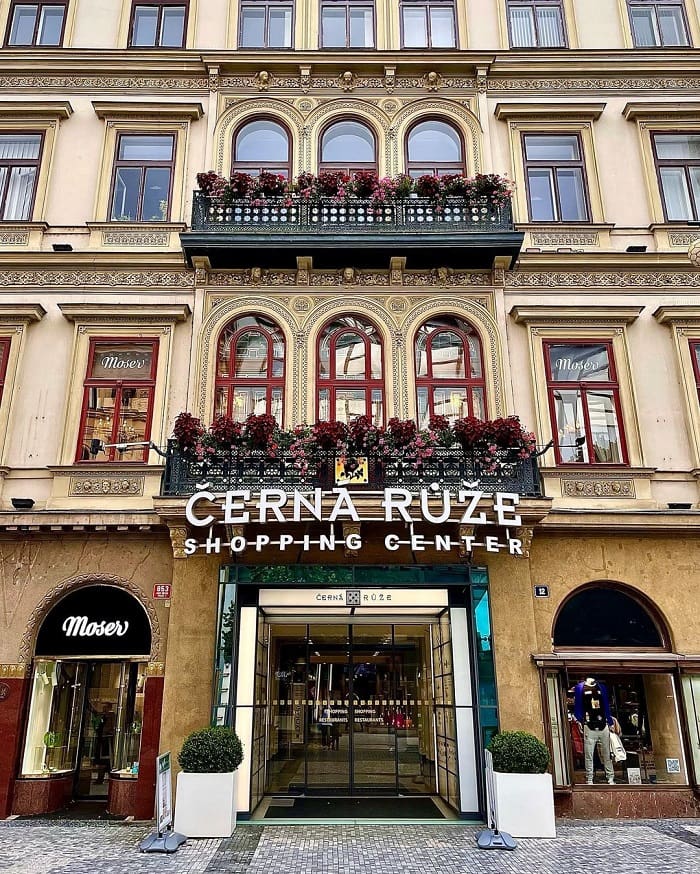 Cửa hàng Cerna Ruze là địa chỉ mua sắm ở Praha lý tưởng 