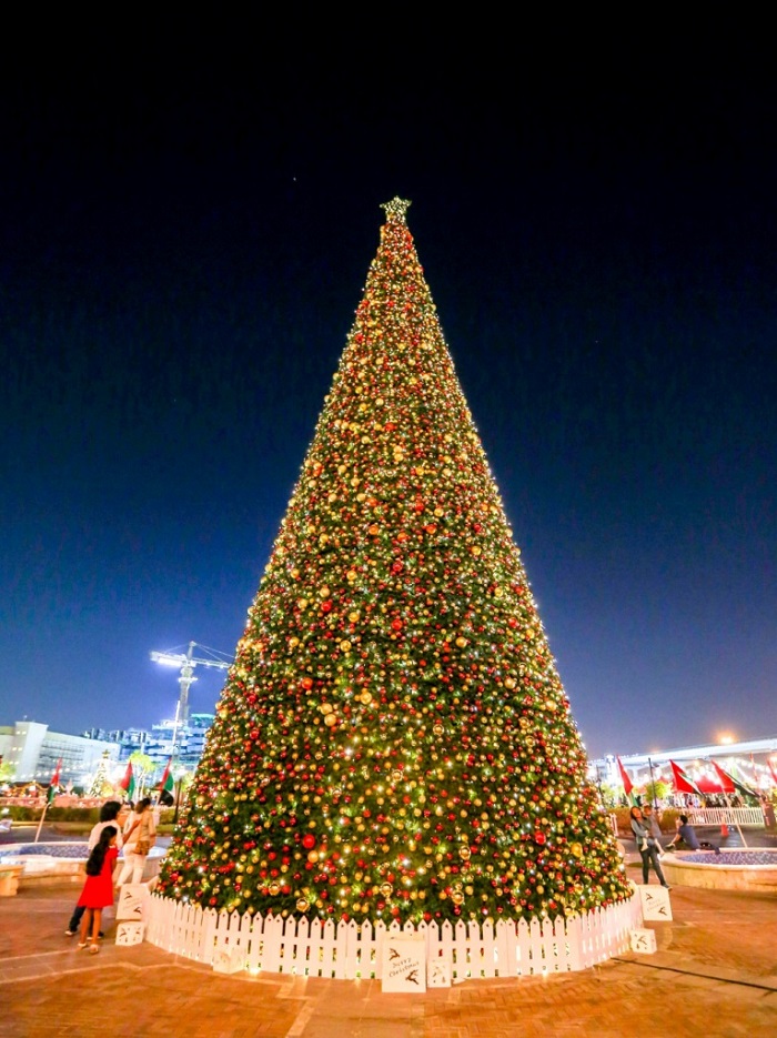 Cây thông Noel tại địa điểm đón giáng sinh ở Dubai
