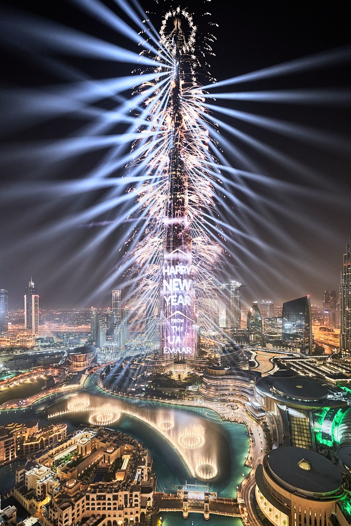 Tháp Burj Khalifa bắn pháo hoa chào năm mới -  nơi đón năm mới đầu tiên trên thế giới