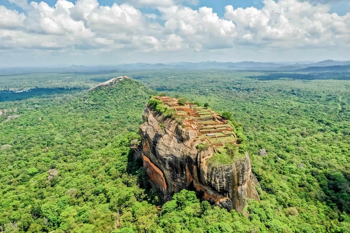Đá Sigiriya là một địa điểm du lịch Sri Lanka