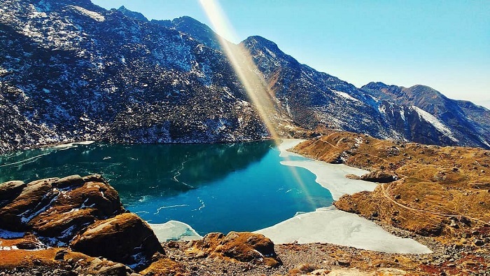 Hồ Gosaikunda là một trong những hồ nước đẹp ở Nepal