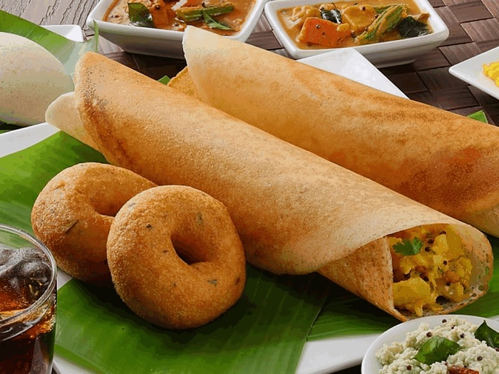 Du lịch Kerala thử món Idlis thường được ăn theo cặp