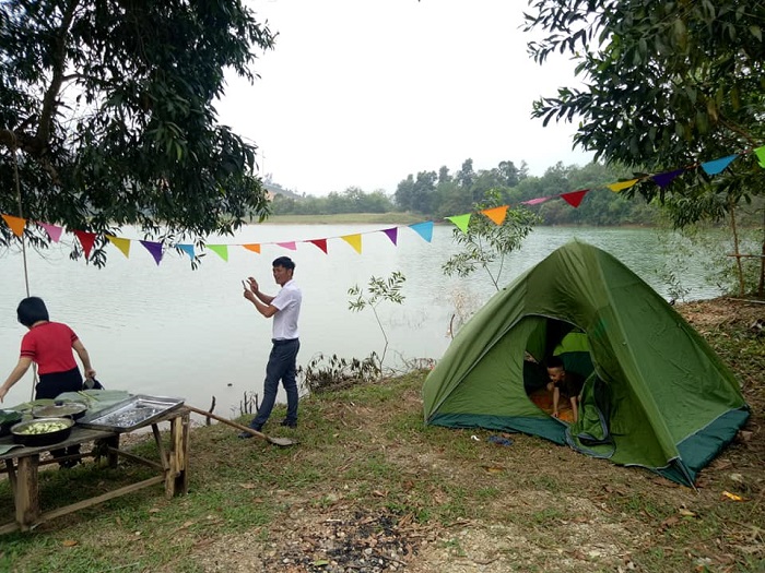 Khu du lịch Hồ Dụ là nơi lý tưởng để cắm trại