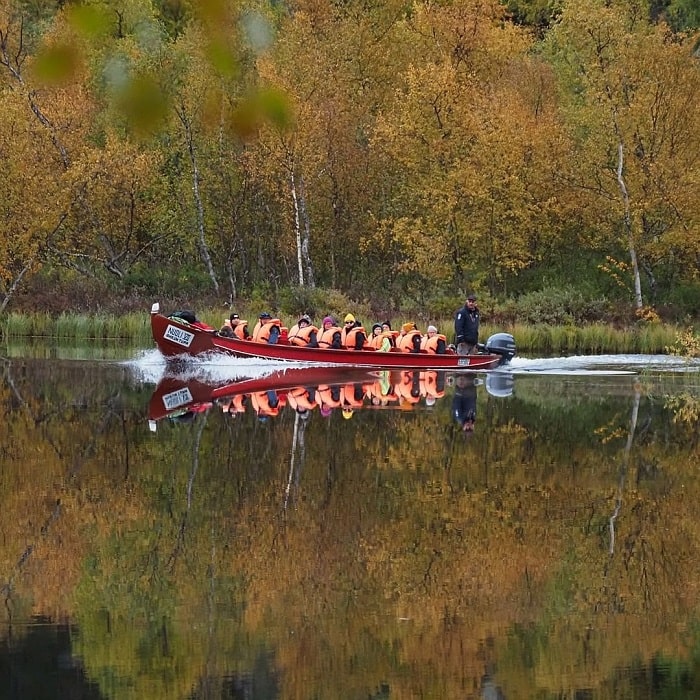 Đi thuyền ở vườn quốc gia Lemmenjoki Phần Lan 