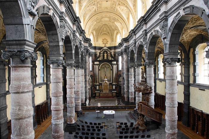 Nhà thờ Saint Loup là một trong những nhà thờ đẹp ở Bỉ 