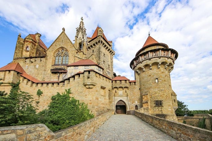 Lâu đài Kreuzenstein đẹp không kém lâu đài Riegersburg