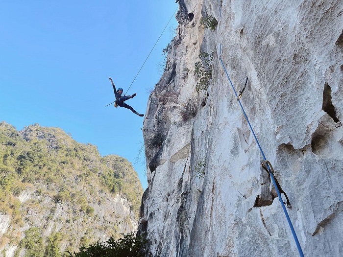 Leo núi thể thao ở Yên Thịnh Lạng Sơn mang lại cảm giác mạnh cho du khách