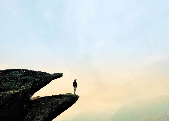 Mỏm Cá Heo Tà Xùa là điểm đến mà bạn không thể bỏ qua khi vi vu Sơn La