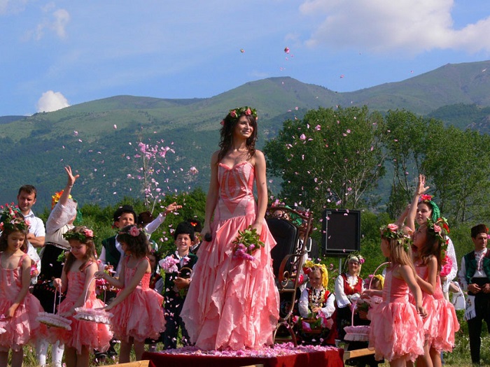 Lễ đăng quang Hoa hồng ở lễ hội hoa hồng Kazanlak