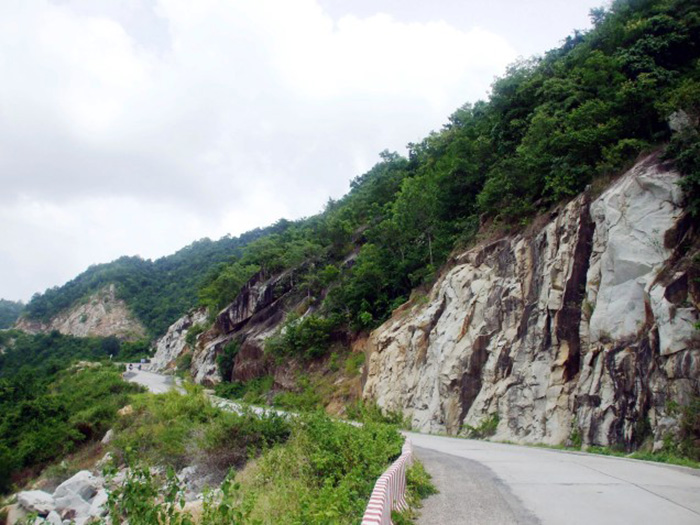 Đến núi Dài Ngọa Long Sơn - Núi có độ cao