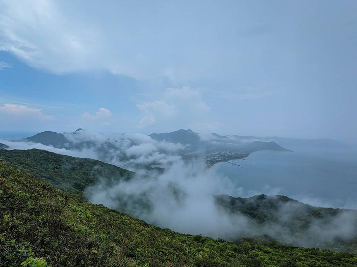 Núi Yên Ngựa là ngọn núi trên đảo ở Việt Nam mà du khách nên một lần check in