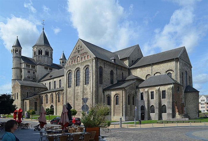 Nhà thờ Collegiate St. Gertrude là một trong những nhà thờ đẹp ở Bỉ 