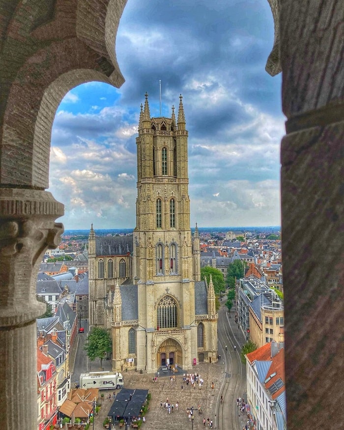 Kiến trúc của nhà thờ St Bavo Bỉ