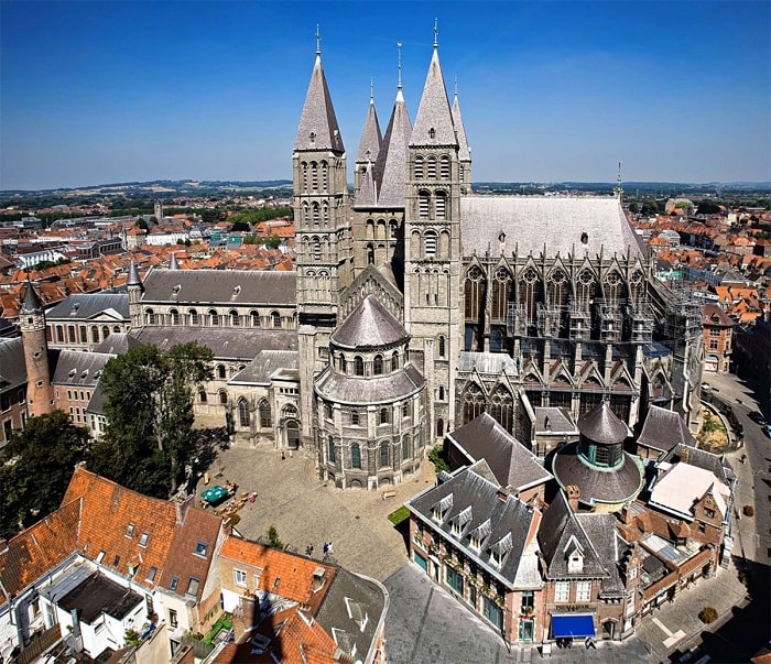 Nhà thờ Đức Bà Tournai là một trong những nhà thờ đẹp ở Bỉ 