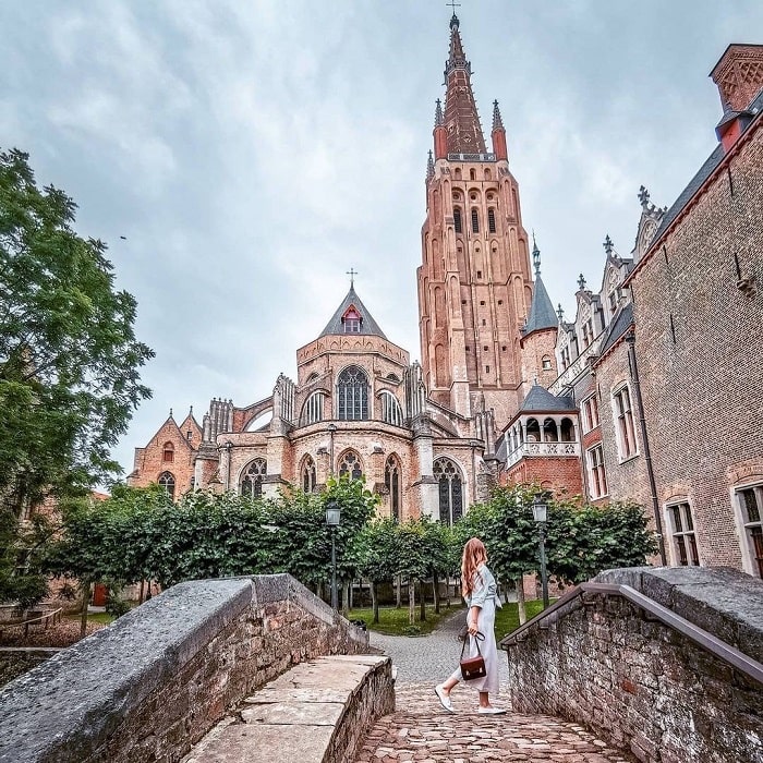 Nhà thờ Đức Mẹ Bruges là một trong những nhà thờ đẹp ở Bỉ 