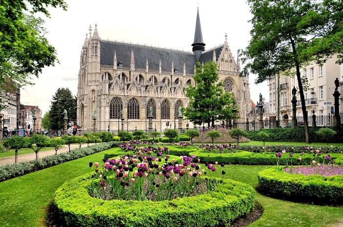 Nhà thờ Đức Mẹ Sablon là một trong những nhà thờ đẹp ở Bỉ 