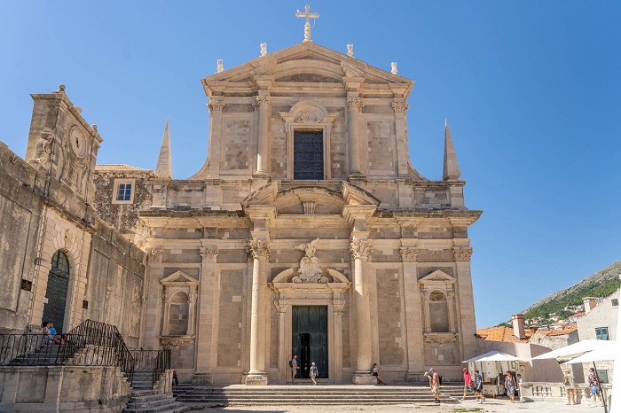 Nhà thờ Thánh Inhaxiô Loyola là địa danh tham quan gần cung điện Sponza Croatia