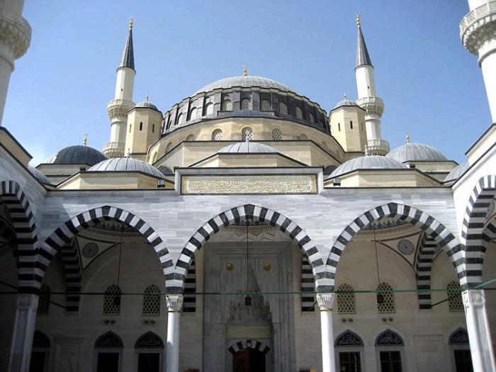 Nhà thờ Hồi giáo Ertogrulgazy là một địa điểm du lịch Turkmenistan