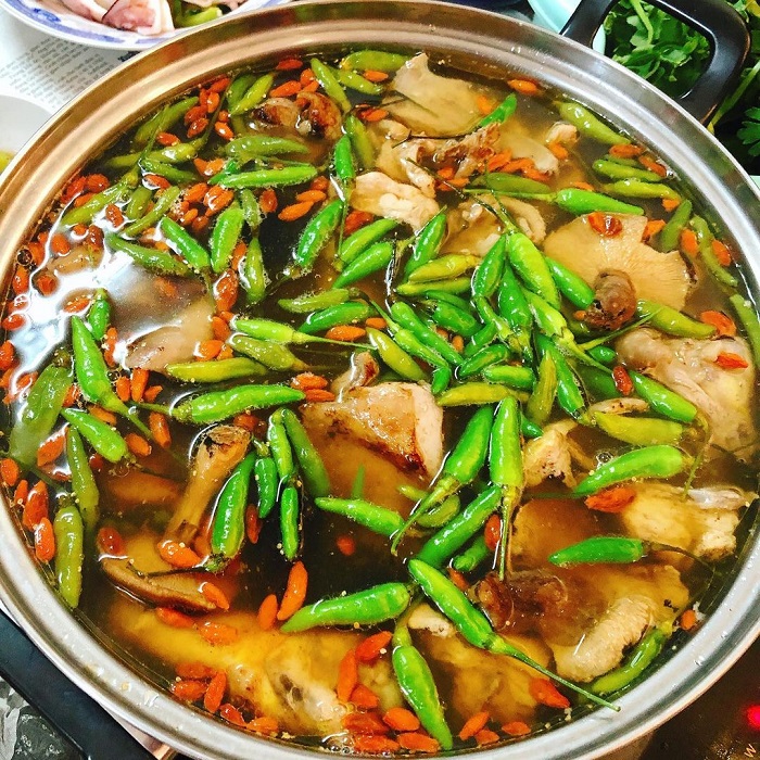 Gà tiềm ớt hiểm là một trong những món ăn cay nhất Việt Nam dành cho người thích ăn cay