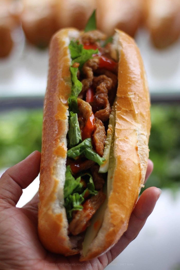 Bánh mì chín ngón là một trong những địa điểm ăn ngon ở Tiền Giang
