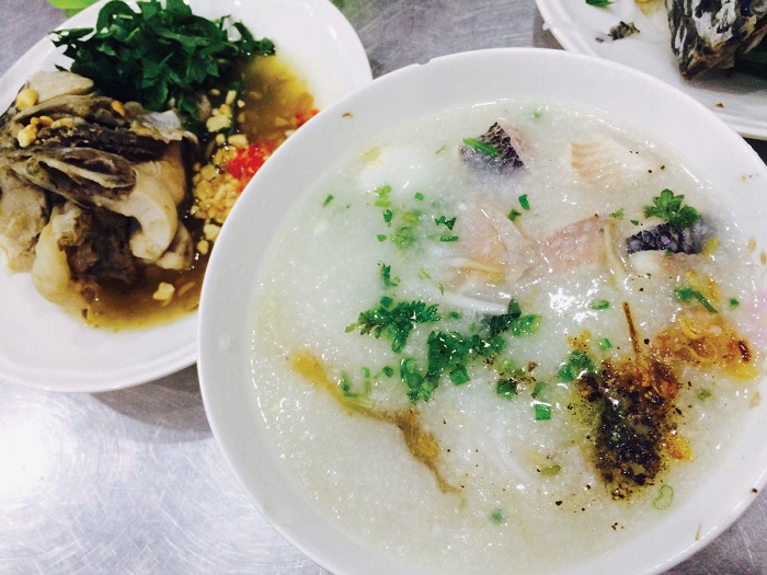 Nhắc đến những quán ăn ngon ở Tiền Giang, không thể không nhắc đến quán cháo cá lóc chợ Vòng Nhỏ