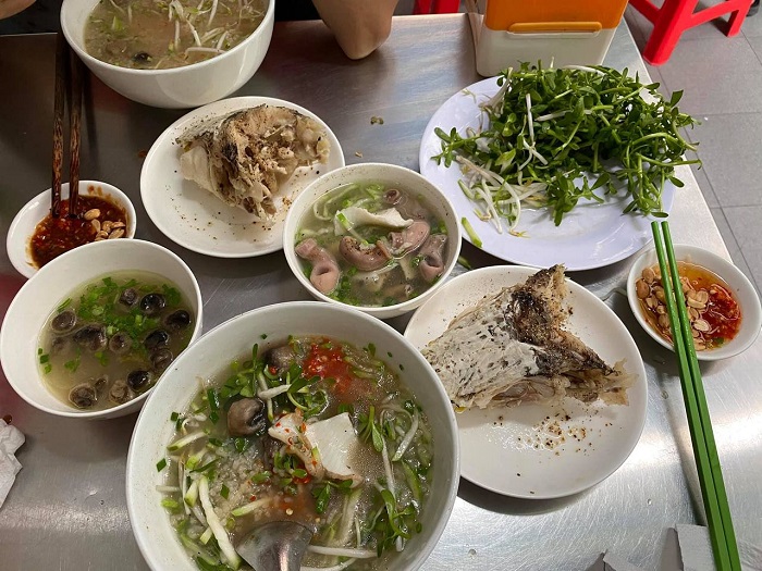 Nhắc đến những quán ăn ngon ở Tiền Giang, không thể không nhắc đến quán cháo cá lóc chợ Vòng Nhỏ