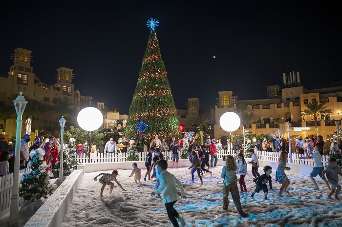Vui chơi ở chợ Souk Madinat Jumeirah là một địa điểm đón Giáng sinh ở Dubai