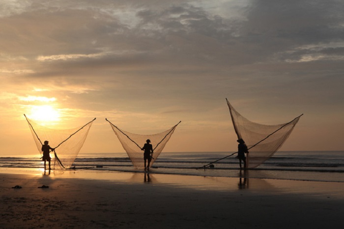 Bắt cá ở suối Bà Chiêm Tây Ninh 