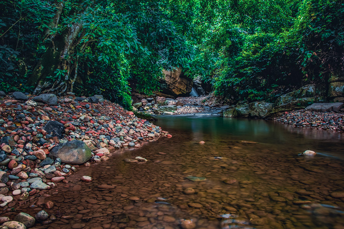 Thác Nhàn Tầm là thác nước đẹp ở Lạng Sơn với cảnh sắc nguyên sơ