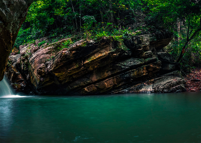 Thác Nhàn Tầm là thác nước đẹp ở Lạng Sơn với hồ nước trong xanh dưới chân thác