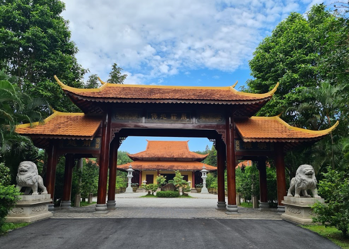 thiền viện Trúc Lâm Thanh Nguyên Bình Dương thu hút du khách tham quan