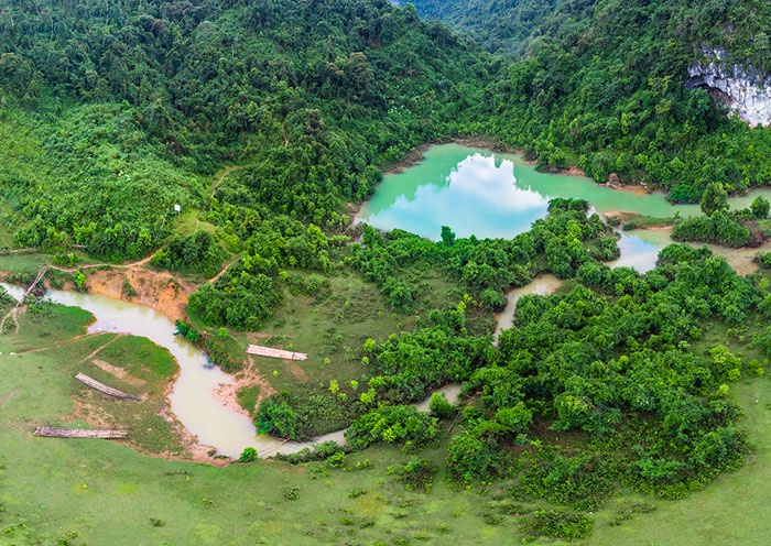 Thung lũng Nà Lùng có hồ nước xanh trong tuyệt đẹp